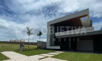 Casa em Condomínio à venda, 4 quartos, 4 suítes, 4 vagas, Tamboré Uberlândia - UBERLANDIA/MG