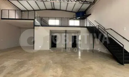 Galpão para aluguel, 2 vagas, SEGISMUNDO PEREIRA - UBERLANDIA/MG