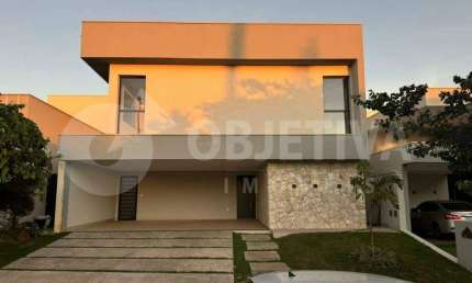 Casa em Condomínio à venda, 4 quartos, 4 suítes, 4 vagas, Varanda Sul - UBERLANDIA/MG