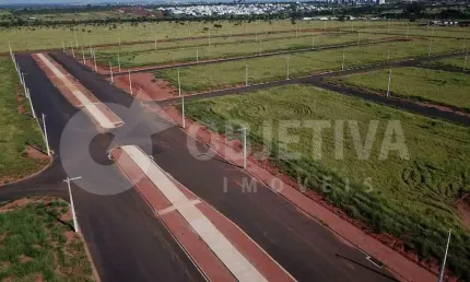 Terreno à venda em Laranjeiras, Uberlândia 
