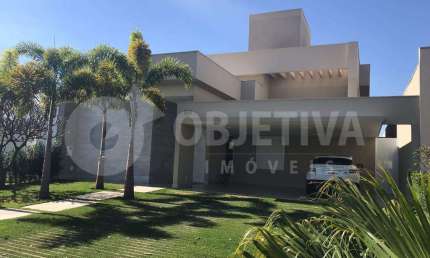 EXCLUSIVA CASA DE ALTO PADRÃO EM CONDOMÍNIO FECHADO - VILLA DOS IPÊS - UBERLÂNDIA