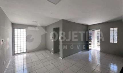 Excelente Casa Comercial na região central de Uberlândia disponível para Aluguel