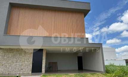 Belíssima Casa Nova de alto padrão localizada no condomínio Tamboré Uberlândia disponível para Compra