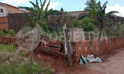 Terreno à venda no Jardim Patrícia, Uberlândia 