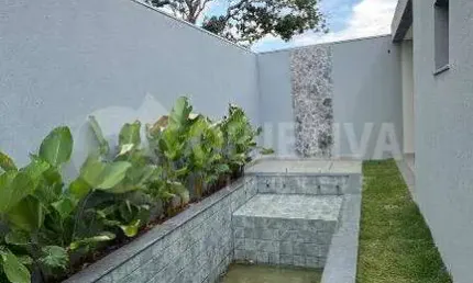 Belíssima Casa nova com piscina aquecida disponível para venda no bairro planejado Bem Viver Sul Uberlândia