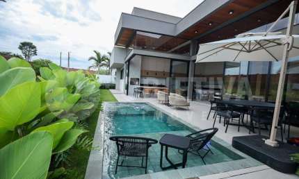 Belíssima casa térrea disponível para a venda no Condomínio Jardins Genova em Uberlândia
