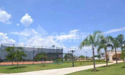 Excelente lote de esquina a venda no espetacular condomínio de alto padrão Jardim Versailles