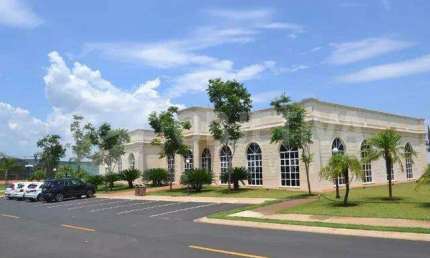 Excelente lote de esquina a venda no espetacular condomínio de alto padrão Jardim Versailles