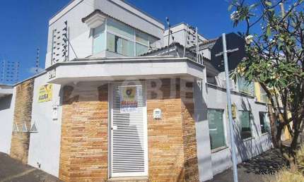 Excelente oportunidade de casa comercial no bairro Santa Mônica disponível para venda