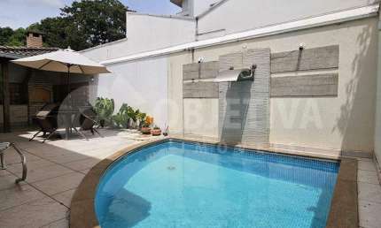 Linda Casa térrea no condomínio Royal Park disponível para compra
