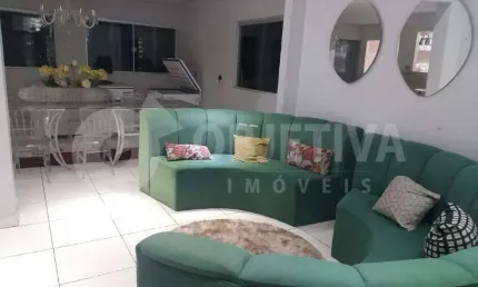 Casa à venda, 3 quartos, 1 suíte, 4 vagas, SANTA MONICA - UBERLANDIA/MG
