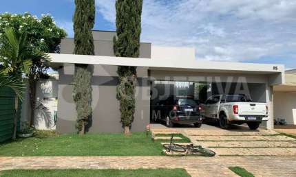 Casa em Condomínio para aluguel, 3 quartos, 1 suíte, 3 vagas, Splendido - UBERLANDIA/MG