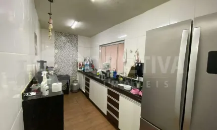 Casa à venda, 7 quartos, 1 suíte, 2 vagas, JARDIM HOLANDA - UBERLANDIA/MG