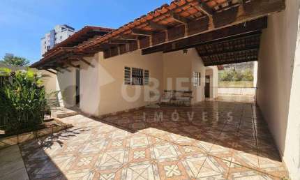 Casa para aluguel, 3 quartos, 1 suíte, 2 vagas, MORADA DA COLINA - UBERLANDIA/MG