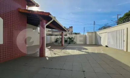 Casa para aluguel, 3 quartos, 1 suíte, 8 vagas, SANTA MONICA - UBERLANDIA/MG