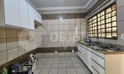 Casa para aluguel, 3 quartos, 1 suíte, 2 vagas, SANTA MONICA - UBERLANDIA/MG