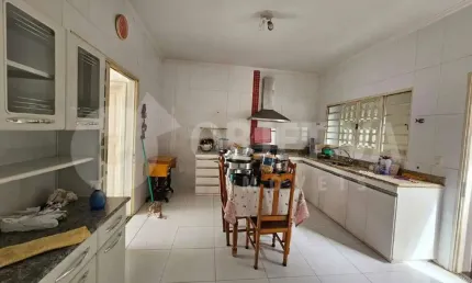 Casa à venda, 4 quartos, 1 suíte, 6 vagas, MARTINS - UBERLANDIA/MG