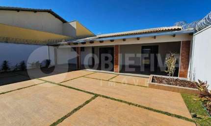 Excelente casa comercial para aluguel no bairro Tibery em Uberlandia disponível para aluguel