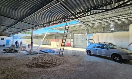 ÓTIMO GALPÃO DISPONÍVEL – DE ESQUINA – BAIRRO BRASIL – UBERLÂNDIA/MG