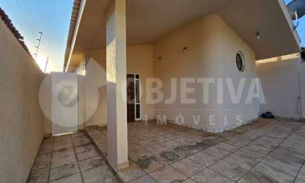 Casa para aluguel, 3 quartos, 1 suíte, 2 vagas, SARAIVA - UBERLANDIA/MG