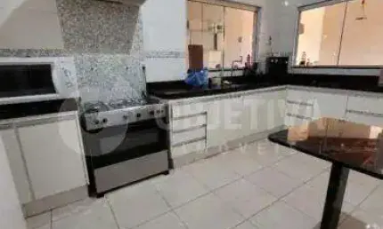 Casa à venda, 3 quartos, 2 suítes, 5 vagas, SANTA MONICA - UBERLANDIA/MG