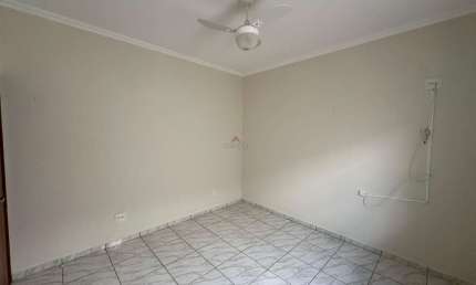 Casa com 3 quartos para alugar no Icaray, Araçatuba 