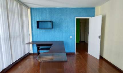 Sala comercial com sala ampla bem iluminada e uma antessala - Centro - Curitiba