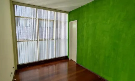 Sala comercial com sala ampla bem iluminada e uma antessala - Centro - Curitiba
