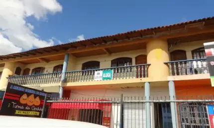 Prédio residencial com 6 imóveis, sendo 2 apartamentos e 4 quitinetes - Colombo