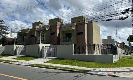 Sobrado com terraço, com 3 quartos sendo 1 suíte - Boa Vista - PR.