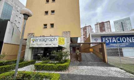 Excelente apartamento semimobiliado no Centro Cívico com 1 quarto e 1 vaga de garagem