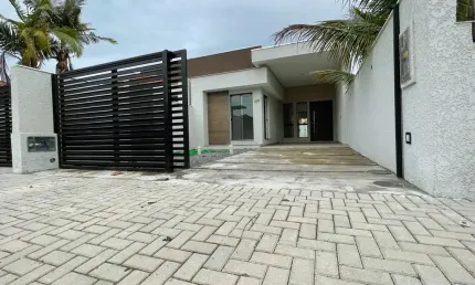 Excelente casa em Itapoá/SC - 3 quartos – 1 suíte - 2 banheiros