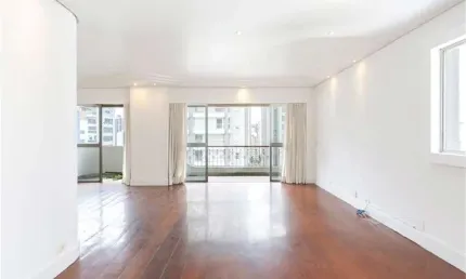 Apartamento com 4 quartos à venda ou para locação em Moema - SP