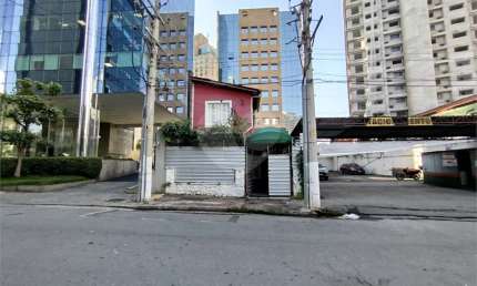 Sobrado com 3 quartos à venda ou para locação em Pinheiros - SP