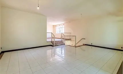 Casa térrea com 3 quartos à venda ou para locação em Vila Hamburguesa - SP