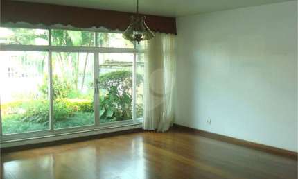 Casa térrea com 4 quartos à venda em Vila Hamburguesa - SP