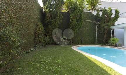 Casa térrea com 4 quartos à venda em Alto De Pinheiros - SP