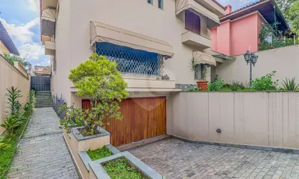 Casa com 4 quartos à venda ou para locação em Alto De Pinheiros - SP