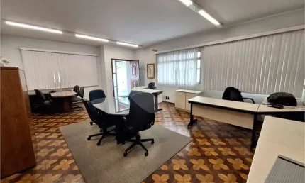 Casa térrea com 4 quartos à venda ou para locação em Vila Romana - SP