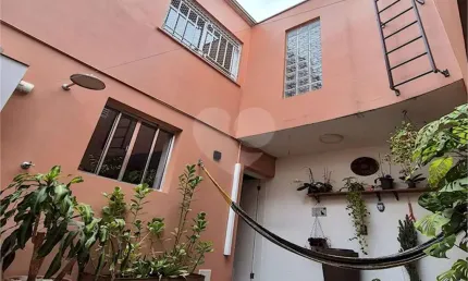 Sobrado com 3 quartos à venda ou para locação em Vila Madalena - SP