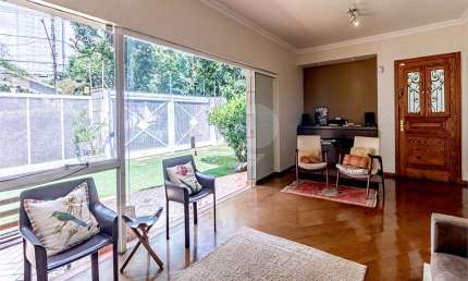 Casa térrea com 3 quartos à venda ou para locação em Butantã - SP