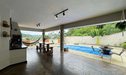 Casa com 2 quartos à venda no Dom Joaquim, Brusque  por R$ 990.000