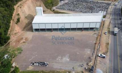 Galpão comercial com 2.200m2 próximo a Fip para locação em Brusque