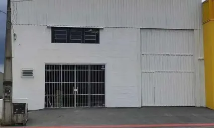 Galpão com 200m2 para locação no Bairro Santa Regina em Itajaí - SC