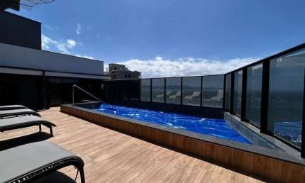Este lindo apartamento com 3 suítes no litoral Catarinense .