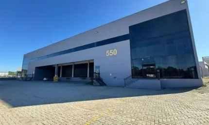 Galpão logístico  3.600m²total, sendo 3.200m2 de armazém e 400m2 de mezanino para escritório.