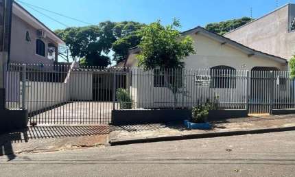 Casa à venda na Vila Esperança, com 3 quartos em Maringá