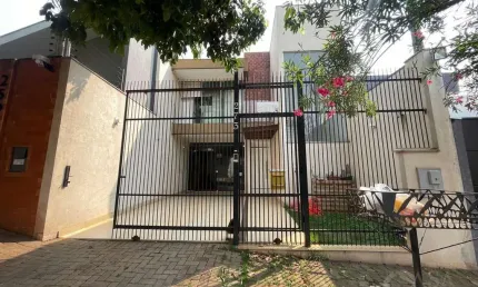 Sobrado com 03 Quartos e 03 Banheiros á Venda no Jardim Iguaçu