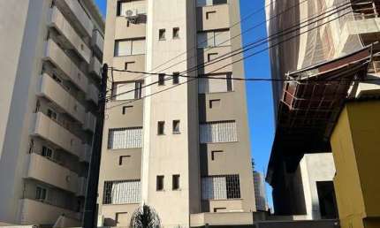 Apartamento á venda com Suíte + 2 Quartos na zona 07 em Maringá