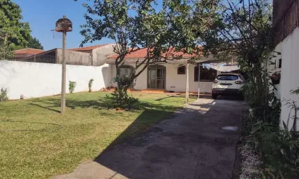 Casa á venda com quintal no Parque Grevílea em Maringá